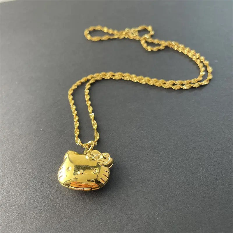 HK LOCKET IN SILVER OR GOLD