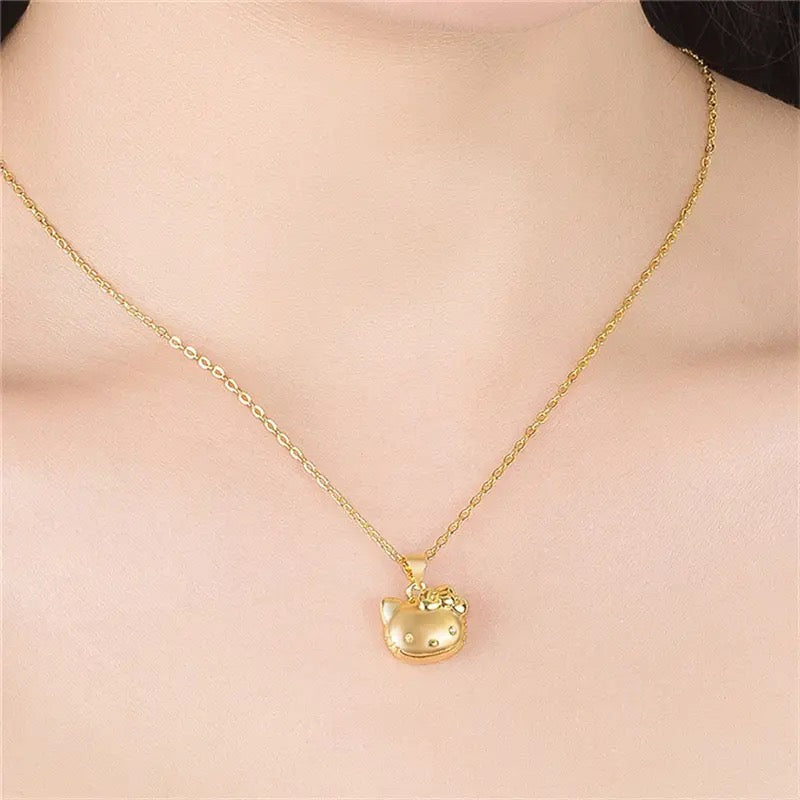 HK LOCKET IN SILVER OR GOLD
