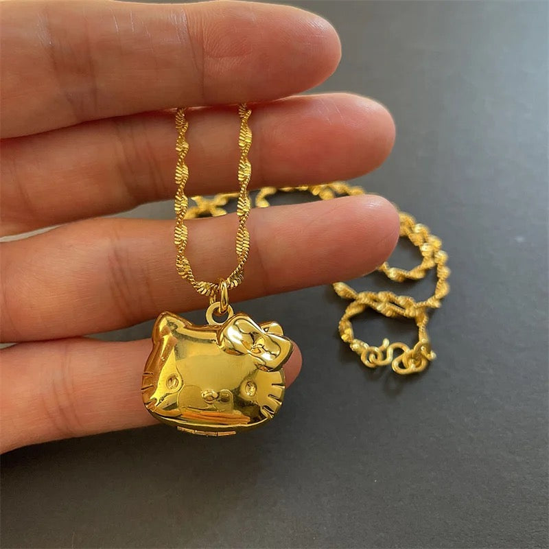 HK LOCKET IN SILVER OR GOLD